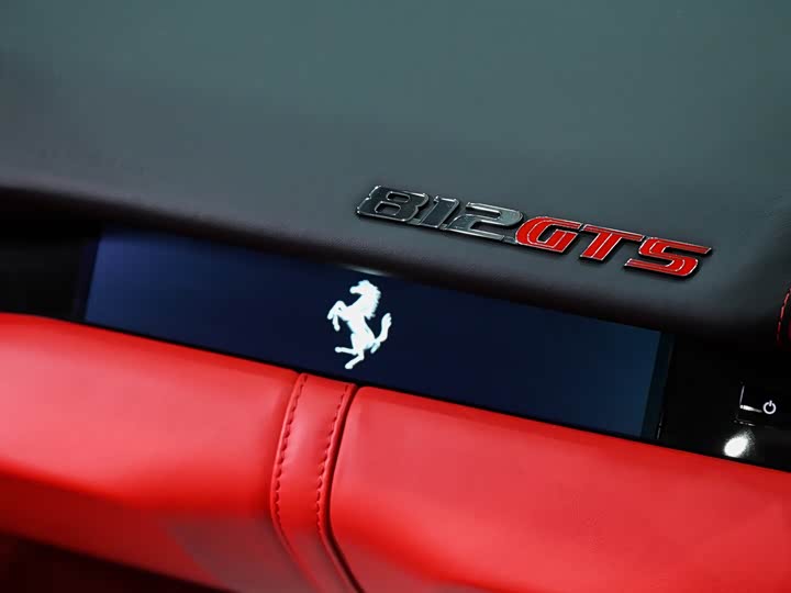 Photo 8 - Ferrari 812