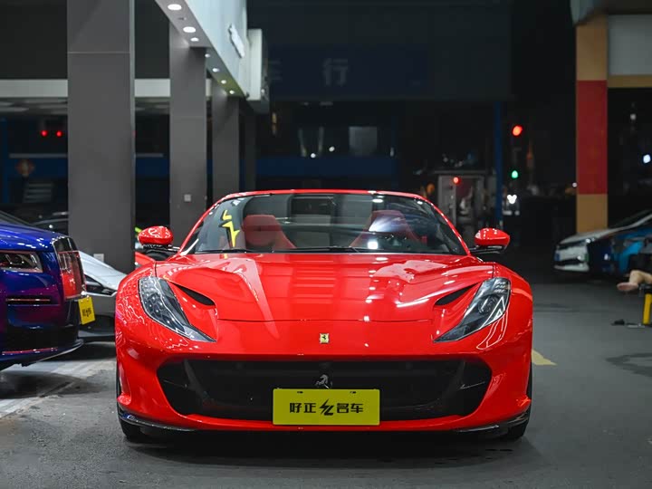 Photo 9 - Ferrari 812