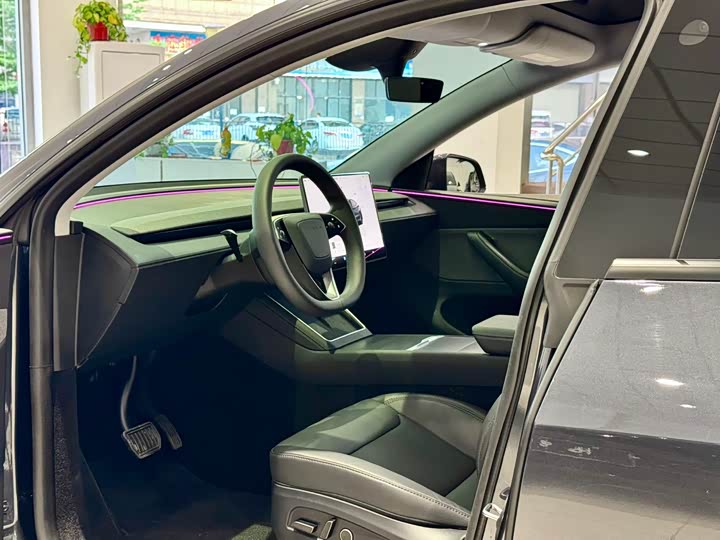 Zdjęcie 5 - Tesla Model Y