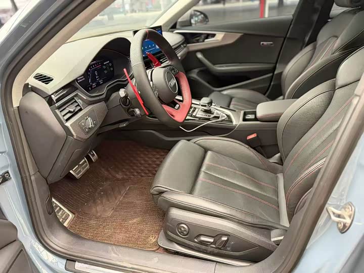 Фото 4 - Audi A4L