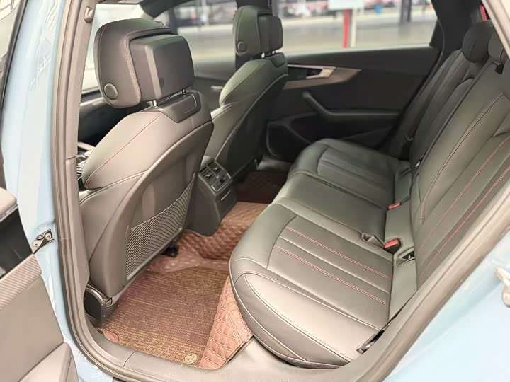 Фото 6 - Audi A4L
