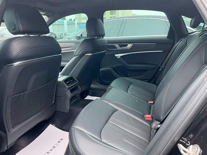 Фото 9 - Audi A6L