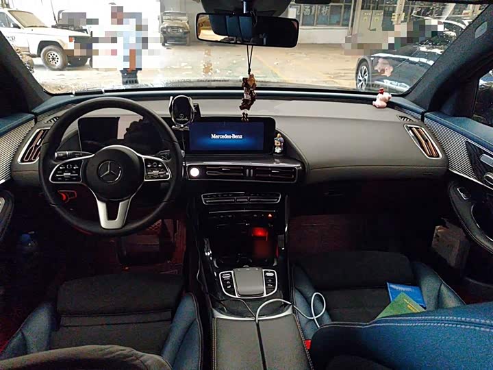 Фото 6 - Mercedes-Benz EQC