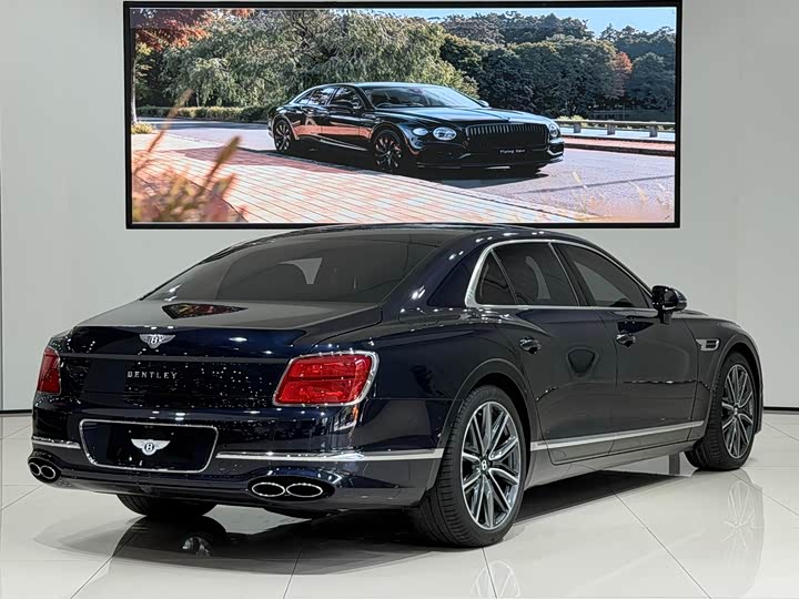 Фото 4 - Bentley Flying Spur