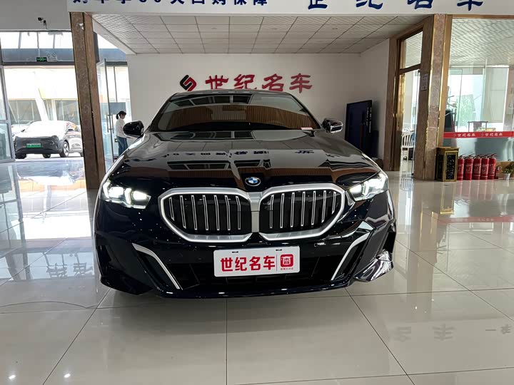 Фото 2 - BMW 5 Series