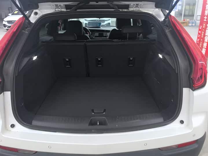 Фото 4 - Cadillac XT4