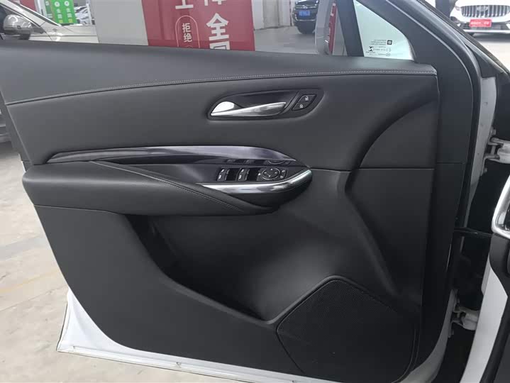 Фото 7 - Cadillac XT4