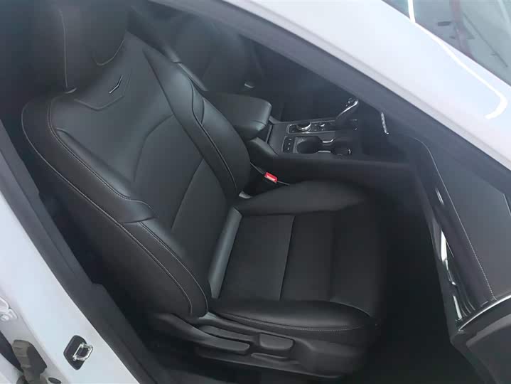 Фото 8 - Cadillac XT4