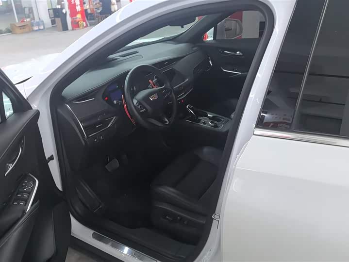 Фото 9 - Cadillac XT4
