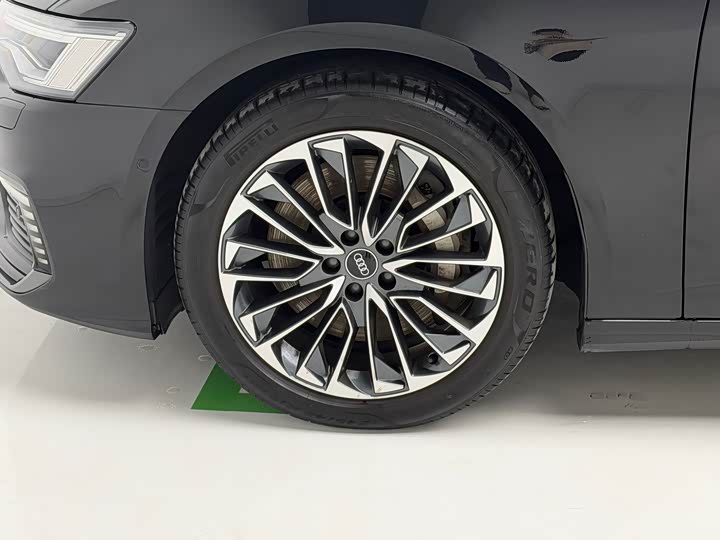 Фото 8 - Audi A6L Hybrid