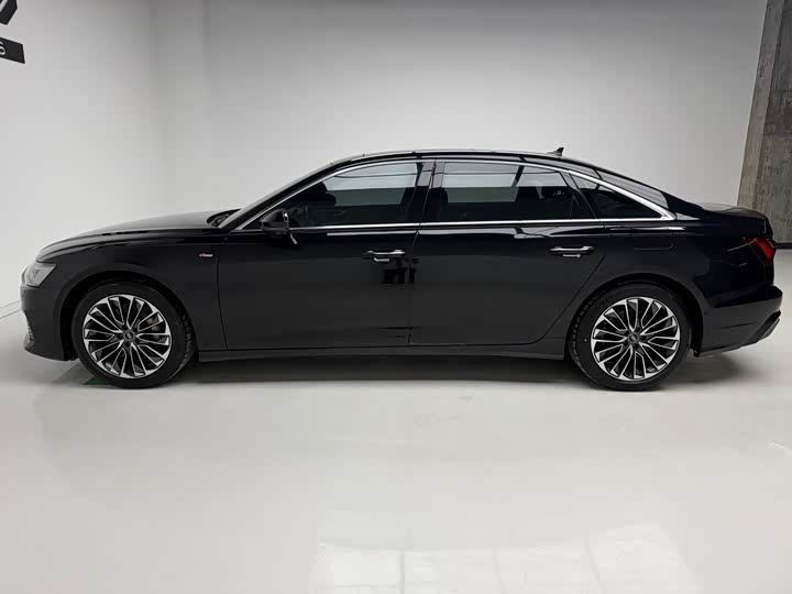 Фото 9 - Audi A6L Hybrid