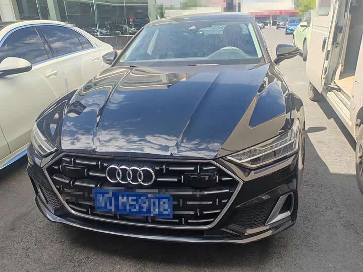 Фото 2 - Audi A7L