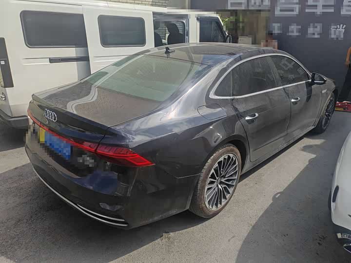 Фото 8 - Audi A7L