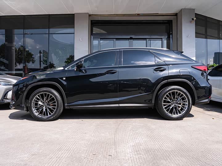 Фото 4 - Lexus RX