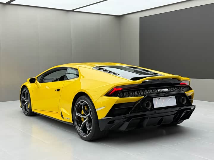 Фото 3 - Lamborghini Huracán