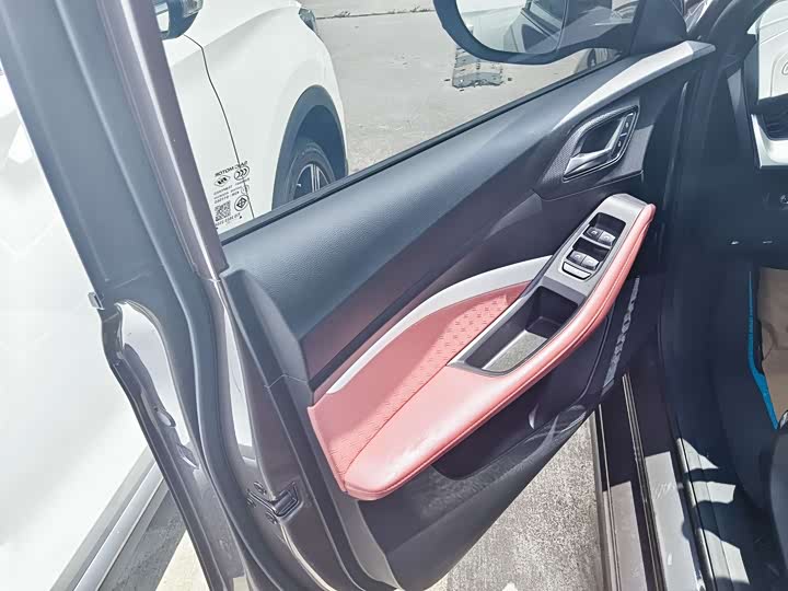 Фото 7 - MG Motor 5