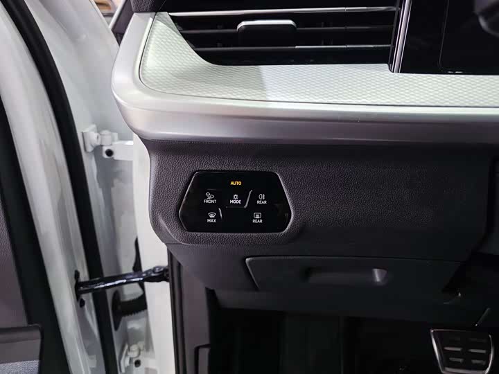 Volkswagen Tavendor 2024 2024款 380TSI 四驱R-Line巡游版