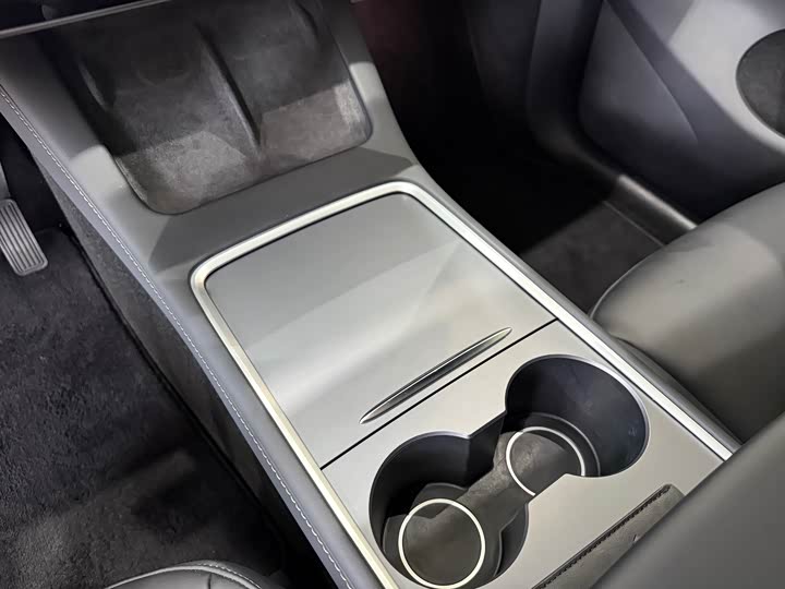 Zdjęcie 6 - Tesla Model Y