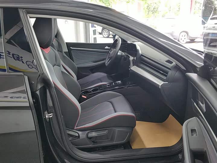Фото 8 - Volkswagen Lamando L