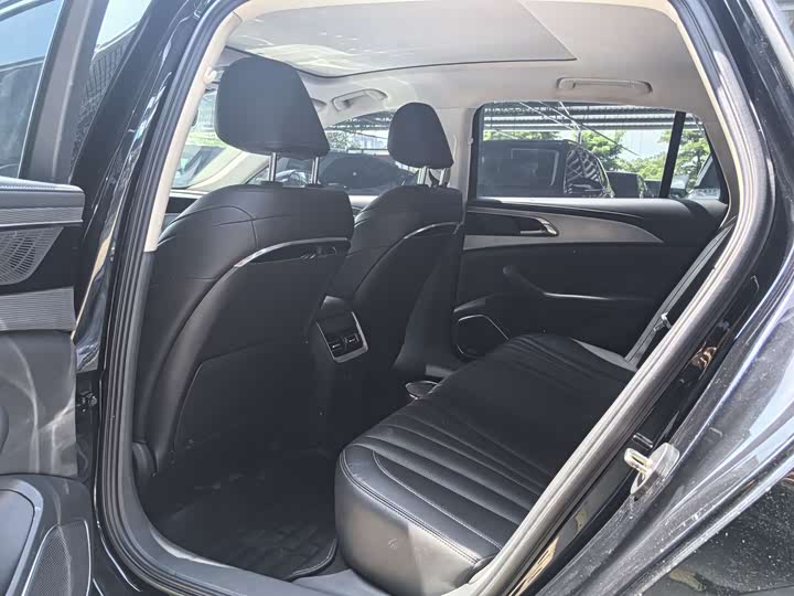 Фото 6 - Hongqi H5
