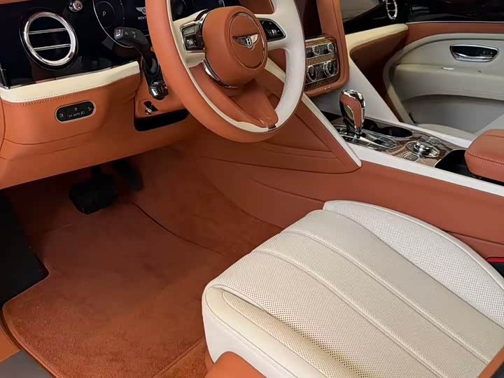 Bentley Bentayga 2026 2026款 4.0T V8 长轴距版