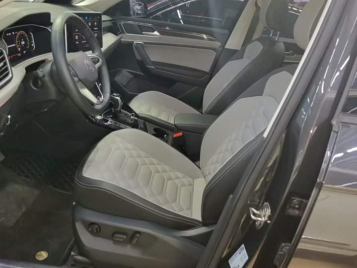 Volkswagen Tayron 2024 2024款 330TSI 两驱豪华Plus进阶版