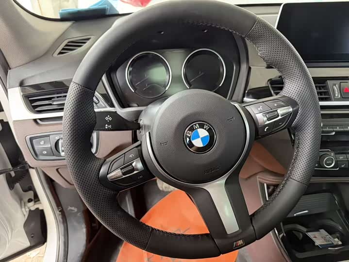 Фото 8 - BMW X1