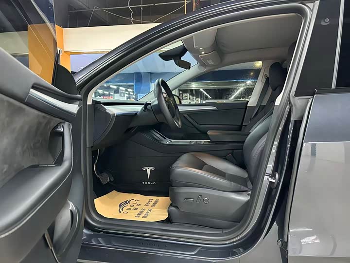 Zdjęcie 5 - Tesla Model Y