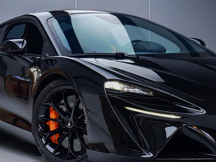 2023 McLaren Artura