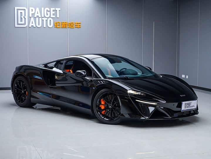 2023 McLaren Artura