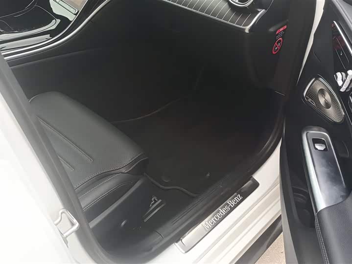 Photo 8 - Mercedes-Benz C-Class