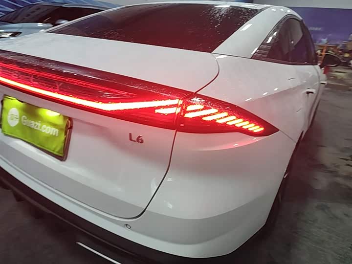 Zdjęcie 8 - Geely Galaxy L6