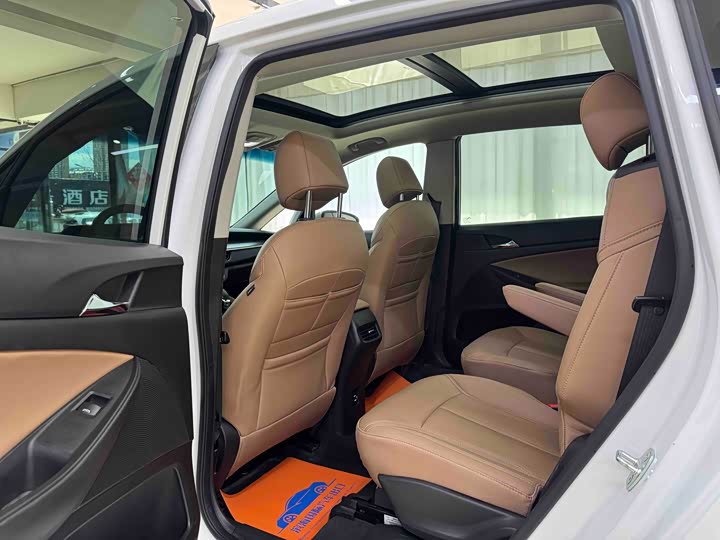 Photo 8 - Buick GL6