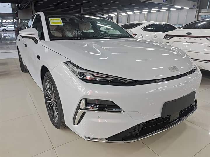 Geely Galaxy Starshine 8 EM-i 2025 2025款 60km EM-i 豪华版