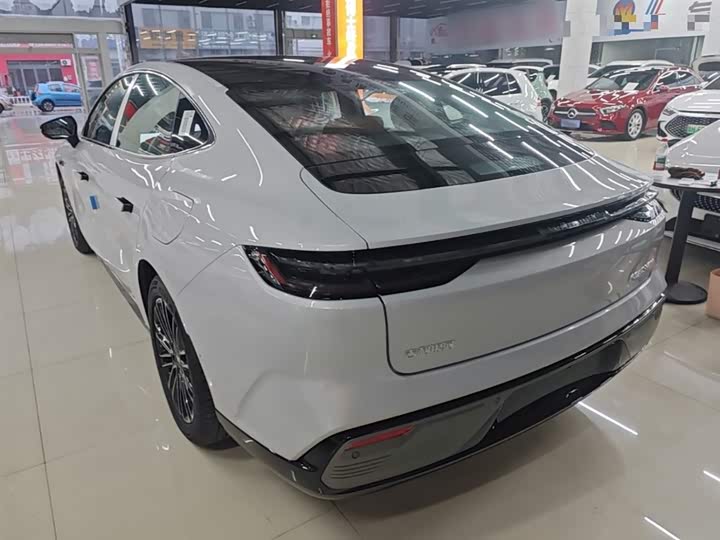 Geely Galaxy Starshine 8 EM-i 2025 2025款 60km EM-i 豪华版