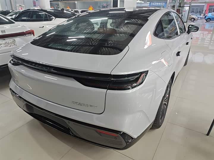 Geely Galaxy Starshine 8 EM-i 2025 2025款 60km EM-i 豪华版