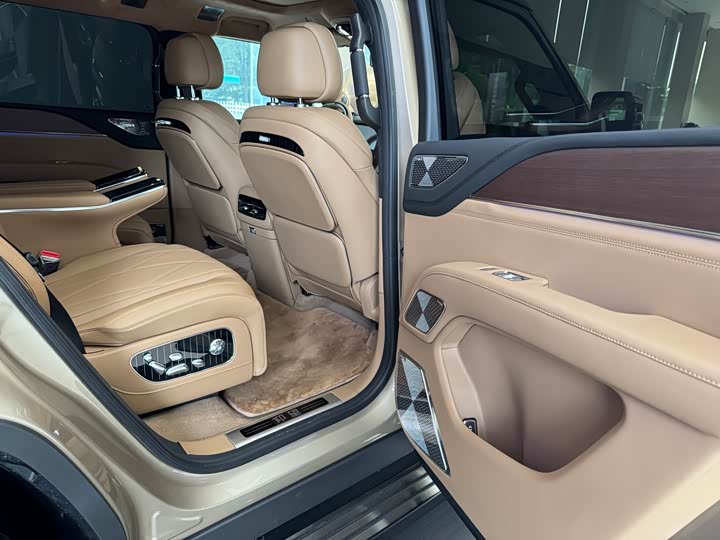 صورة 9 - BYD Yangwang U8 L