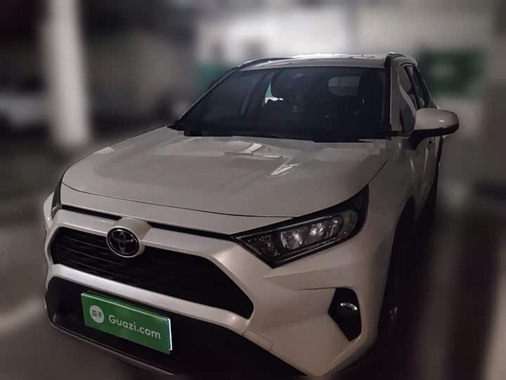 Фото 2 - Toyota RAV4