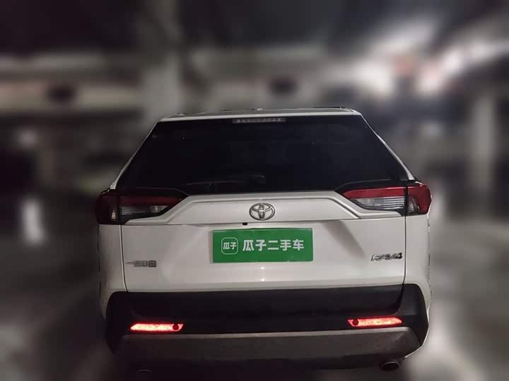 Фото 4 - Toyota RAV4