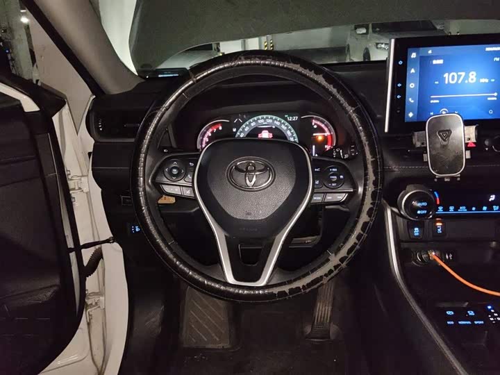 Фото 7 - Toyota RAV4