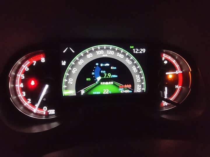 Фото 8 - Toyota RAV4