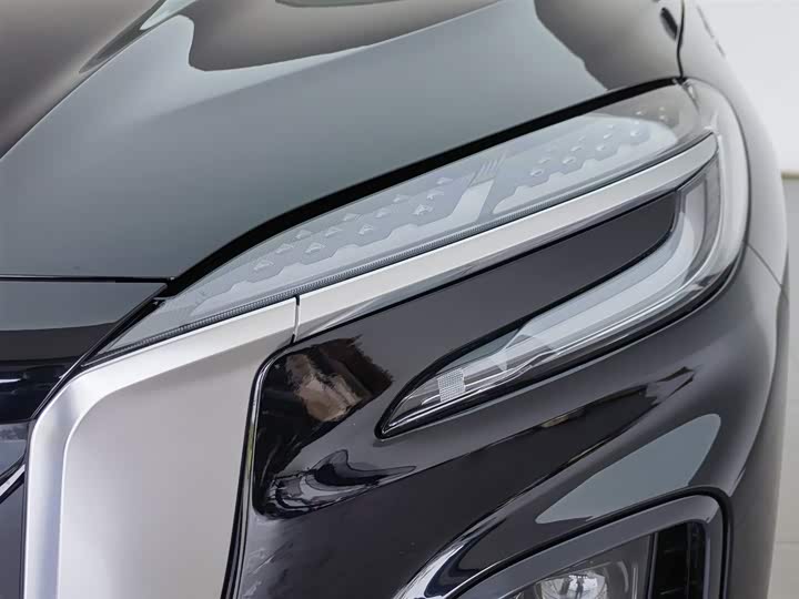 Фото 7 - Hongqi HS3 Hybrid
