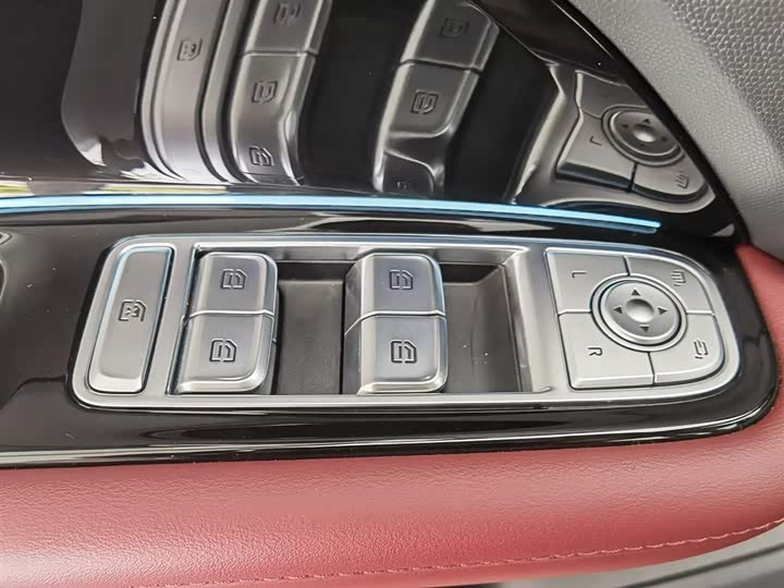 Фото 9 - Hongqi HS3 Hybrid