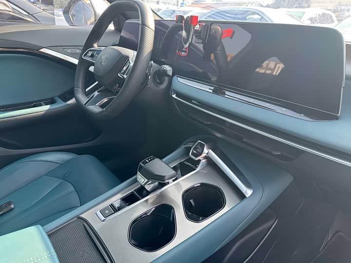 Фото 7 - MG Motor 7