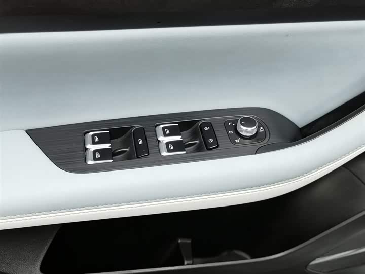 Фото 9 - Geely Emgrand GS