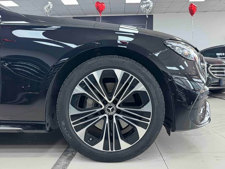 Фото 4 - Mercedes-Benz E-Class