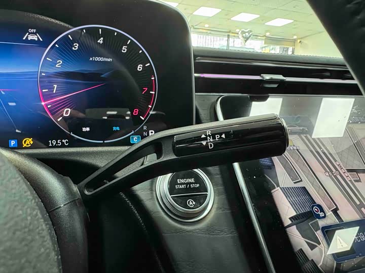 Фото 8 - Mercedes-Benz E-Class