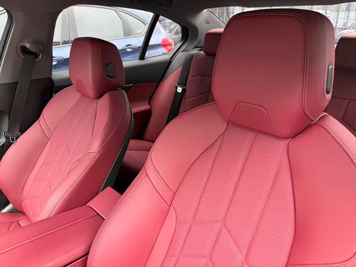 Photo 8 - BMW 5 Series