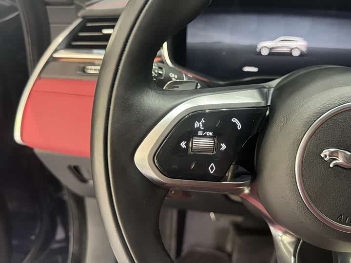 Фото 6 - Jaguar F-Pace