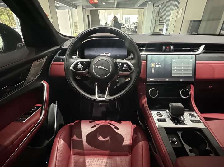 Фото 7 - Jaguar F-Pace
